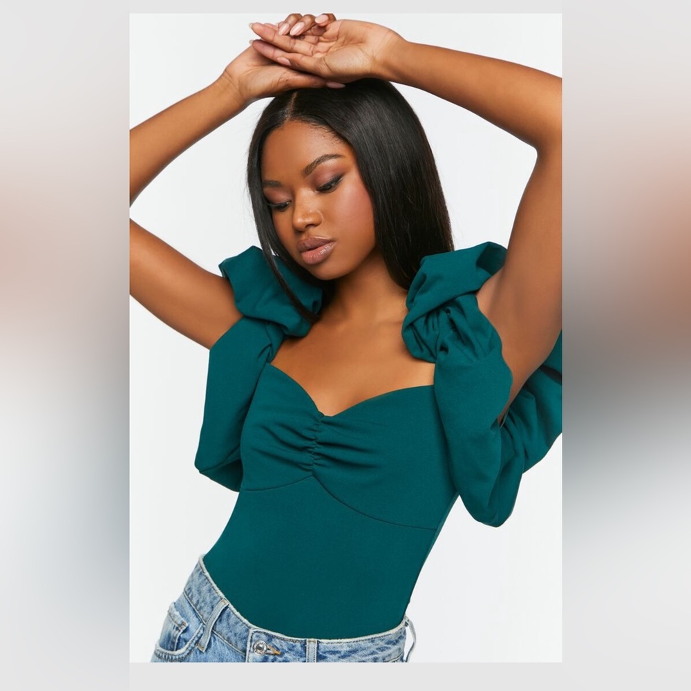 CREPE PUFF SLEEVE SWEETHEART BODYSUIT